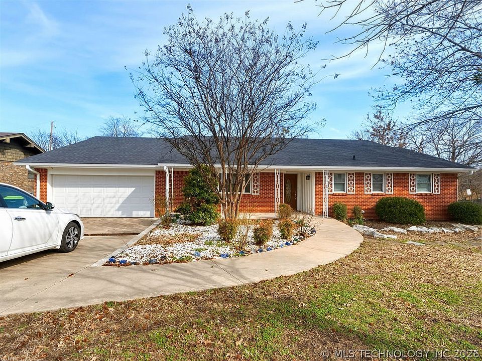 1st image of 222 S Country Club Rd