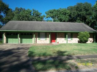 53 Ash Ct, Lake Jackson, TX 77566
