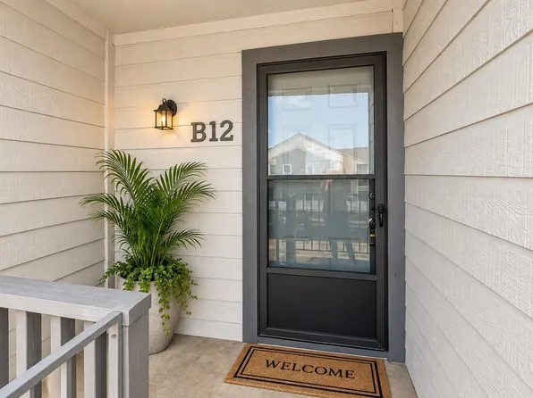 3220 69th St APT B12, Galveston, TX 77551