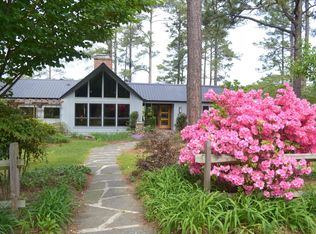 10 Oakview Pl, Whispering Pines, NC 28327