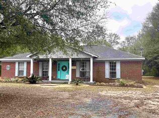 5565 Woodridge Dr, Milton, FL 32570