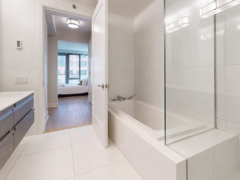237 E 34th St #1103 — Photo 14