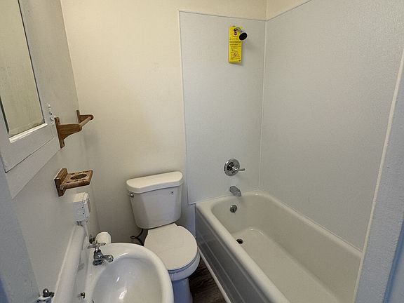 4th image of 319 Pioneer Dr