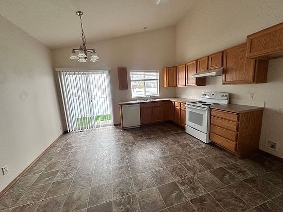 3rd image of 2550 W Pocono Ct