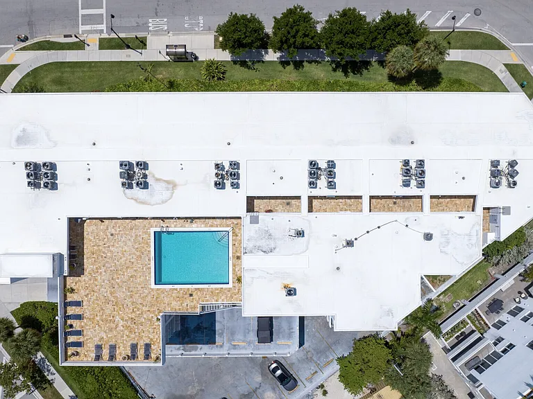 17800 Atlantic Blvd #Penthouse 1-15 — Photo 15