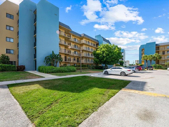 2820 Tennis Club Dr APT 205, West Palm Beach, FL 33417