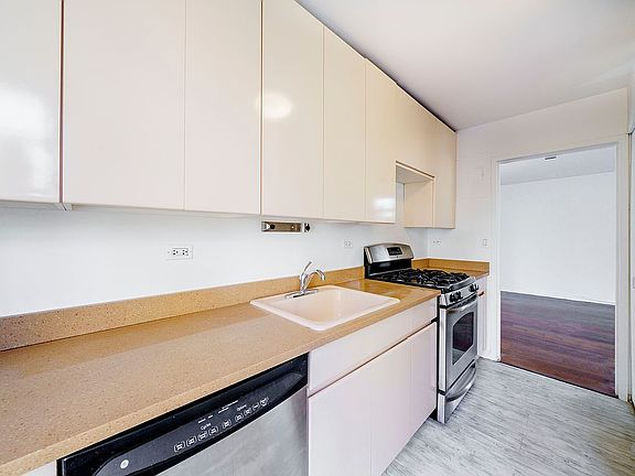 4th image of 400 E 70th St APT 504