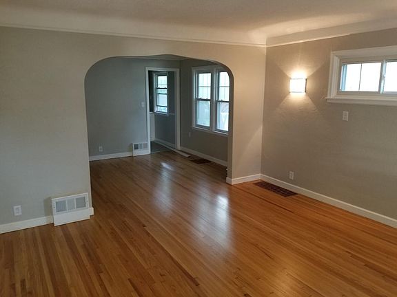 4th image of 2933 39th Ave S
