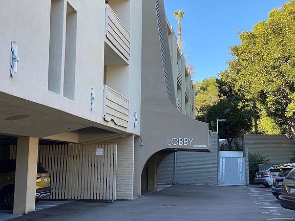 2nd image of 2510 Torrey Pines Rd Unit 211
