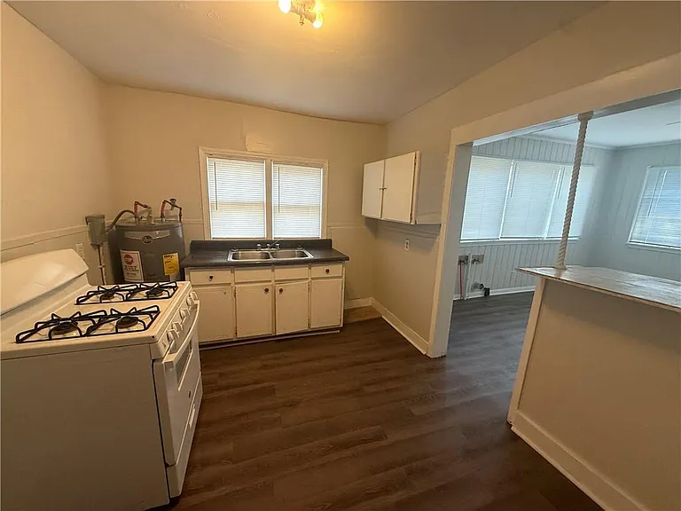 423 Devon St — Photo 9
