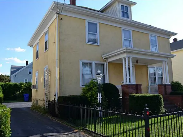52 Cottage St, Central Falls, RI 02863