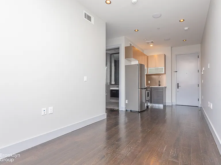 56 Box St #4A — Photo 1