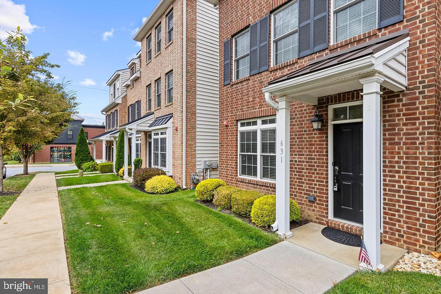 3 bed, 3.5 bath, 2152 sqft, $3,100 — Photo 4