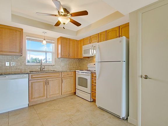 4th image of 100 Lehane Ter APT 5