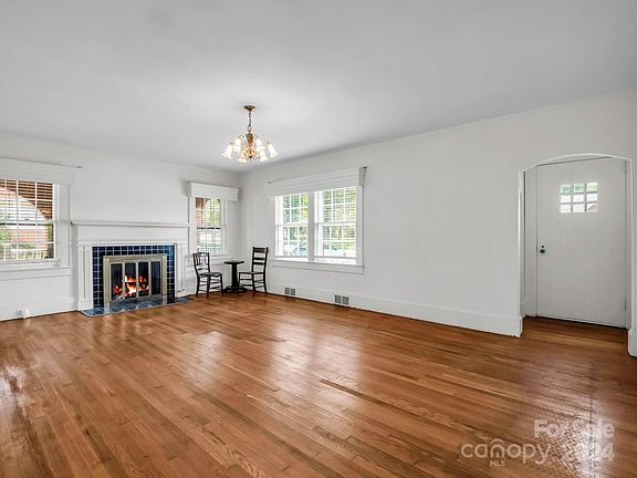 5th image of 522 N Aspen St