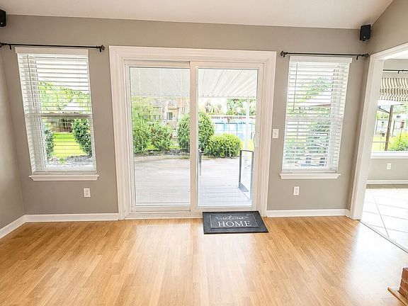 5th image of 326 Silver Cir
