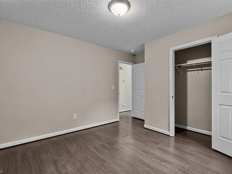 1307 Pearson St — Photo 6