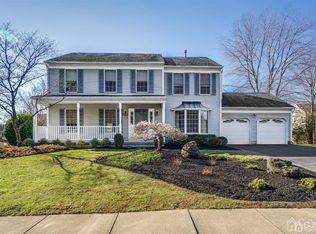 64 Eleanor Dr, Kendall Park, NJ 08824