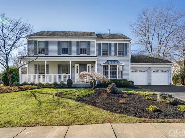 64 Eleanor Dr, Kendall Park, NJ 08824