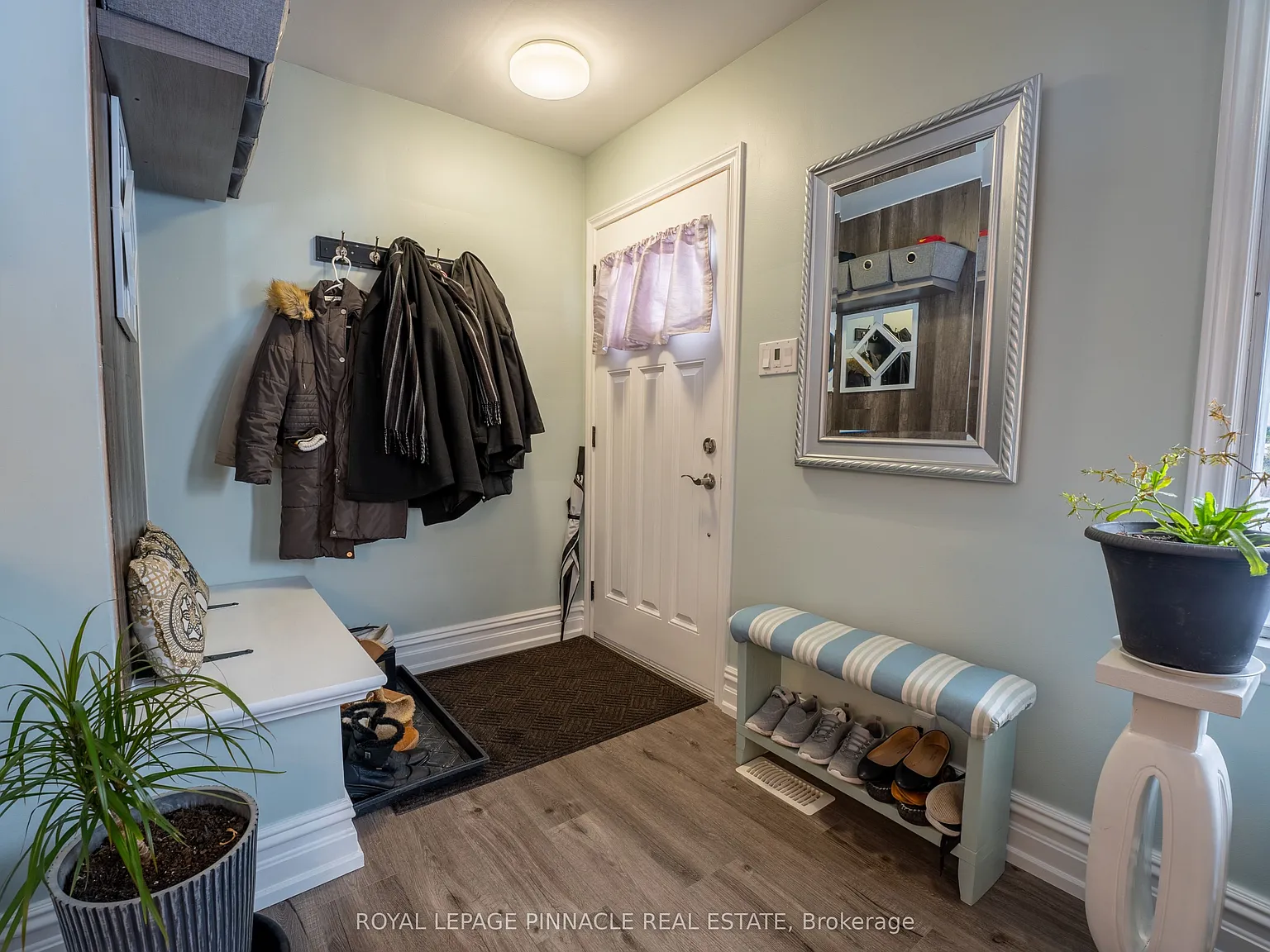 3 bed, $4,000 — Photo 2