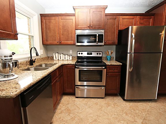 5th image of 1201 Peachtree Dr