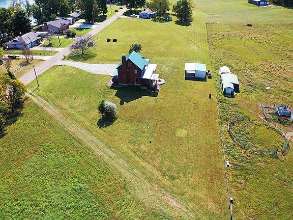 4th image of 1275 Riverview Dr