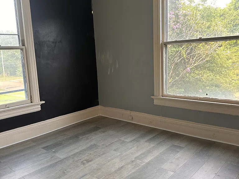 411 N Maple St — Photo 8