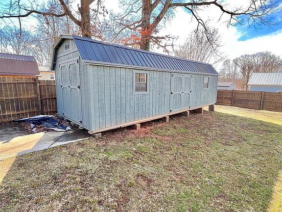 5th image of 3194 Bass Ave