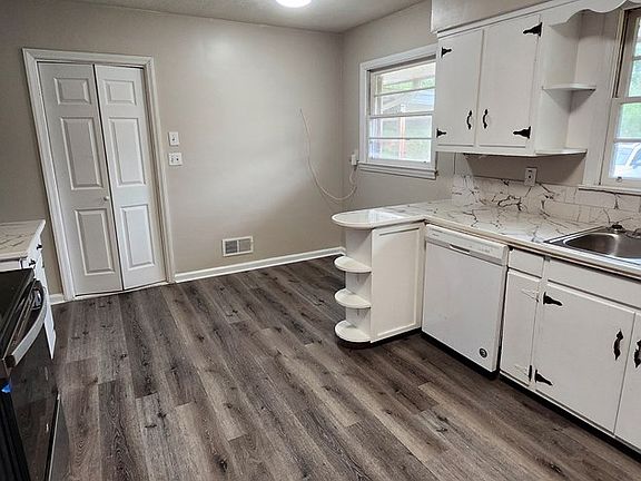 2nd image of 5556 Glenview Dr