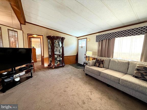 5th image of 443 Priscilla Ln