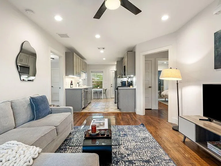 2702 Crest Ave #1 — Photo 1