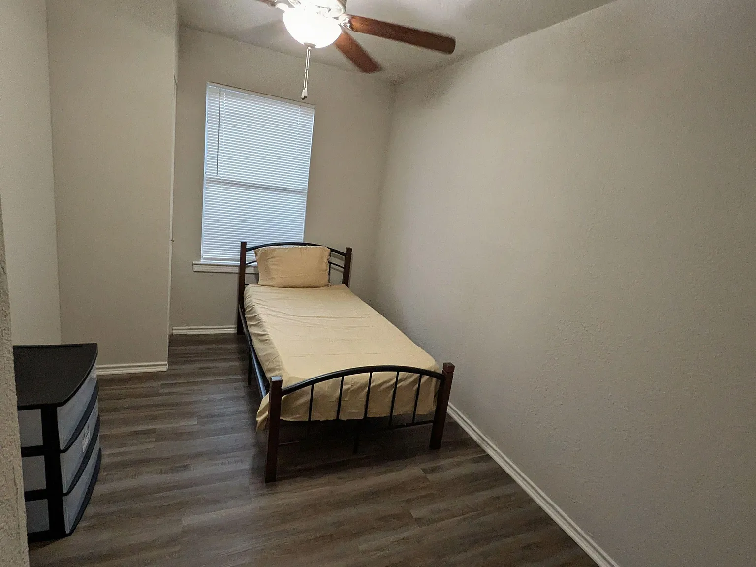 4 bed, 2.0 bath, 1560 sqft, $866 — Photo 1