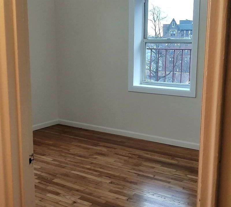 1st image of 9132 195th St APT 6S