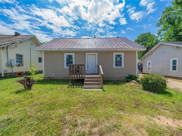 1805 SE Center St, Winston Salem, NC 27127