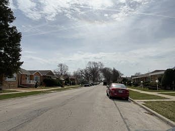 4th image of 9039 S Phillips Ave