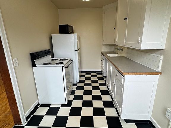 2nd image of 531 Malden Ave E APT 306