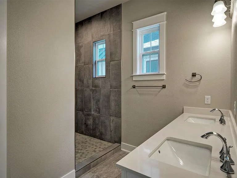 1086 Twain St — Photo 11