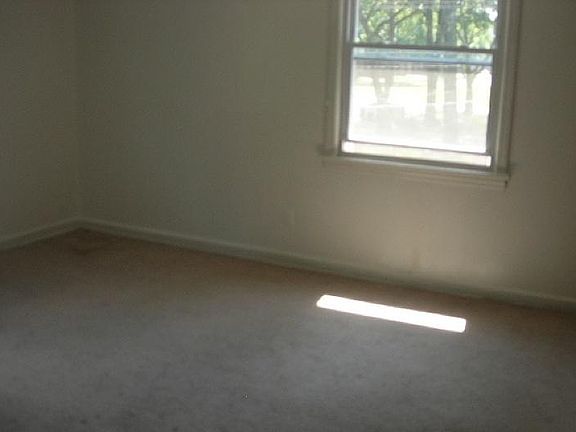 3rd image of 47 Tremont Ave