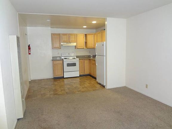 2nd image of 631 Sylvan St APT 2