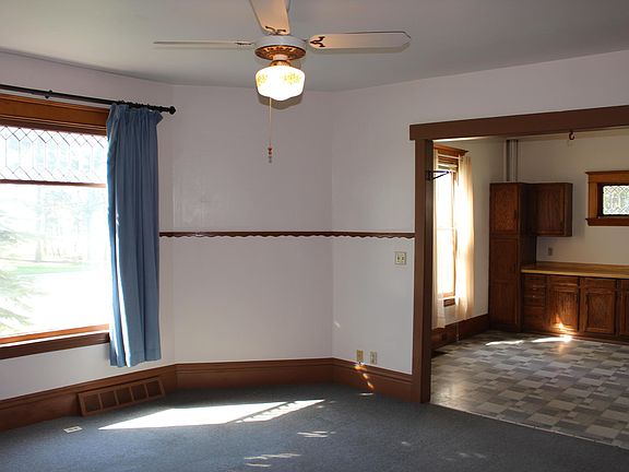 5th image of 910 W Elm Ave