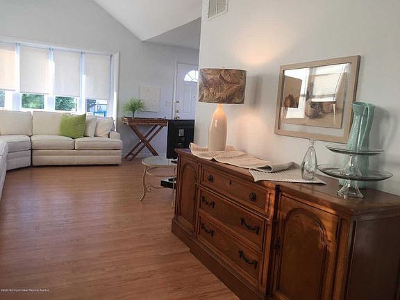 4th image of 61 Carteret Ave