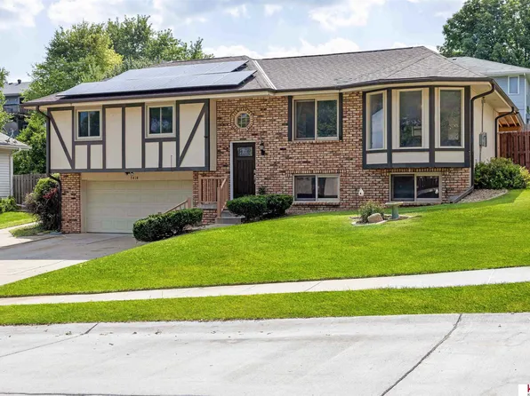7414 S 47th St, Bellevue, NE 68157