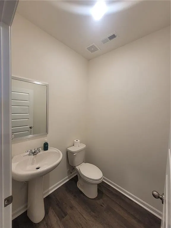 4 bed, 2.5 bath, 2382 sqft, $2,495 — Photo 3