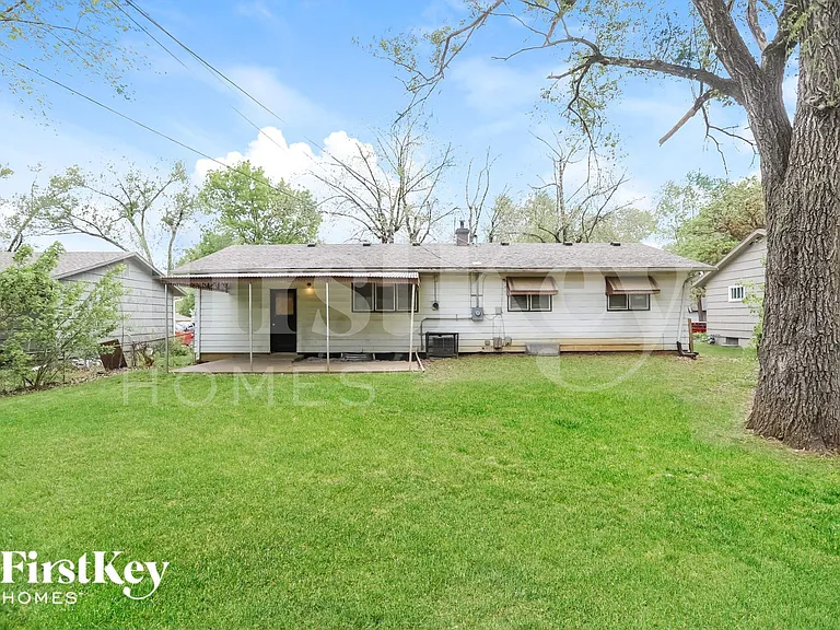 8812 Manchester Ave — Photo 15