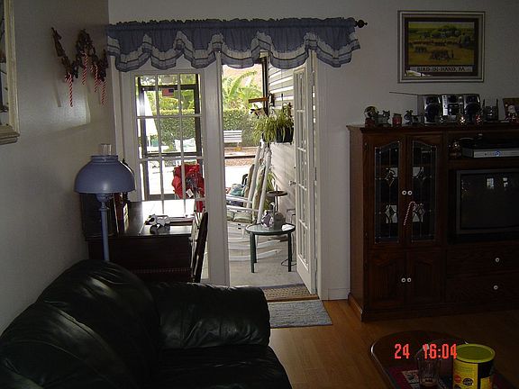 Livingroon to in-ground pool