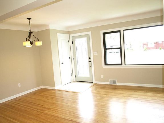 2nd image of 2942 Woodbridge St