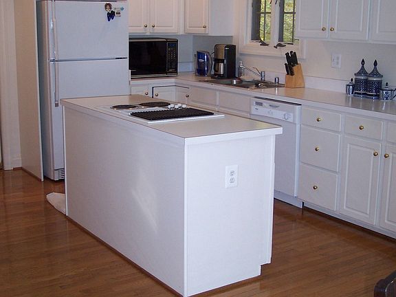 Eat-In Kitchen