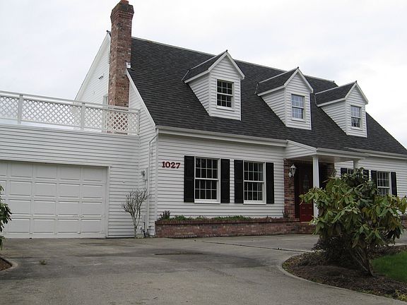 4th image of 1027 N Sunset Dr