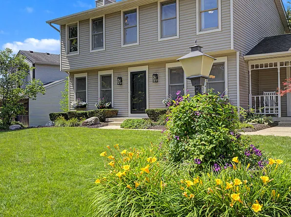 2274 Stowevalley Dr SE, Kentwood, MI 49508