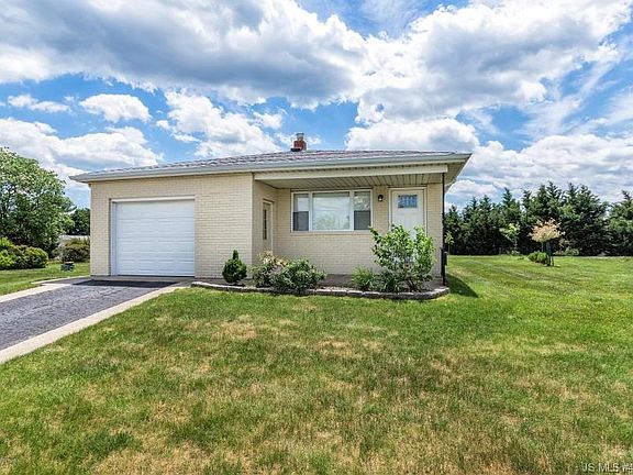 3rd image of 17 Monaco Ct